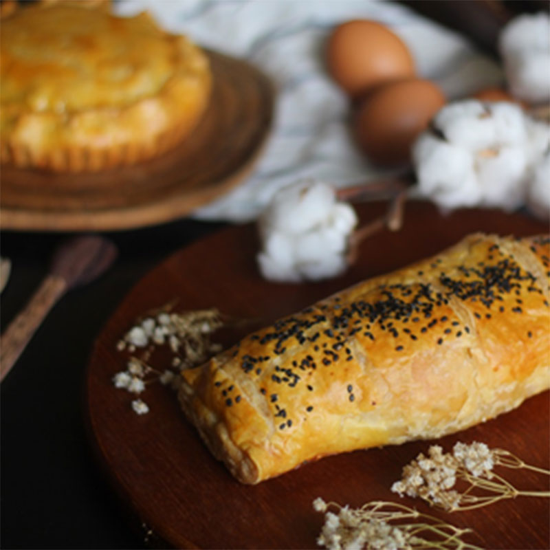BEEF PASTRY ROLL